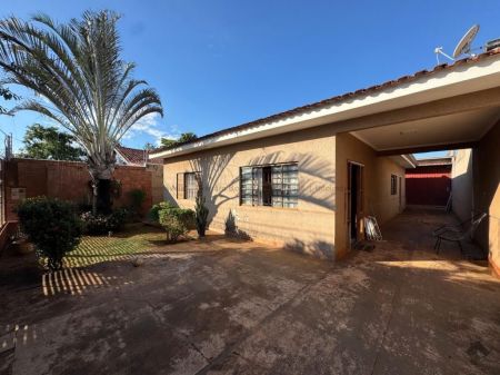 Casa-Térrea em Vila Santa Luiza