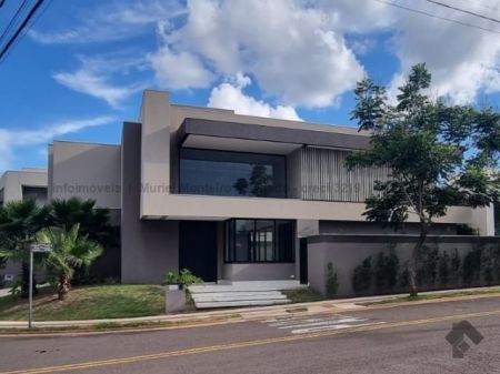 Sobrado-Condomínio em Pq. Residencial Damha III