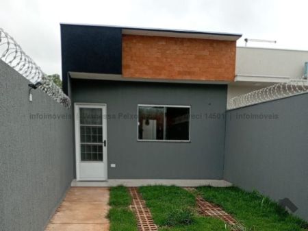 Casa-Térrea em Parque dos Laranjais