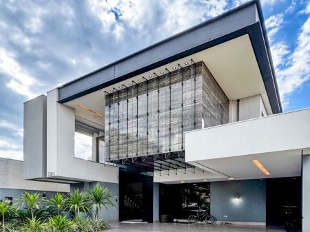Sobrado-Condomínio em Residencial Alphaville III
