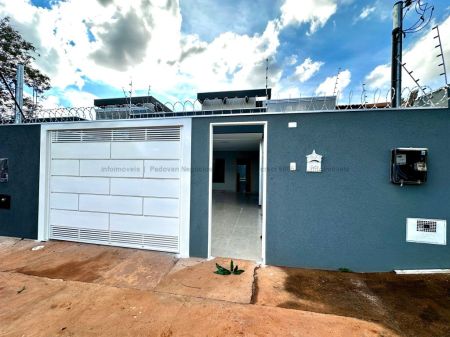 Casa-Térrea em Rita Vieira