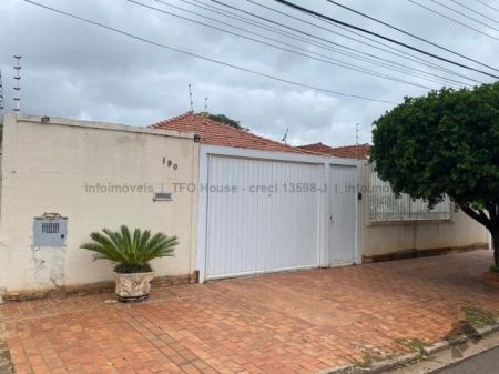Casa-Térrea em Jardim Imá