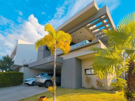 Sobrado-Condomínio em Pq. Residencial Damha III