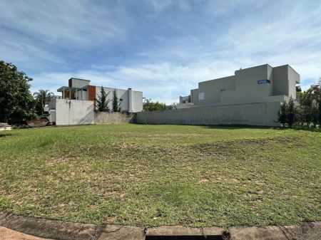 Terreno-Condomínio em Pq. Residencial Damha II
