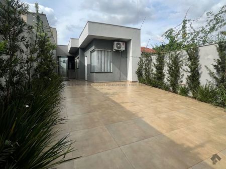 Casa-Térrea em Popular