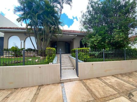Casa-Térrea em Jardim dos Estados
