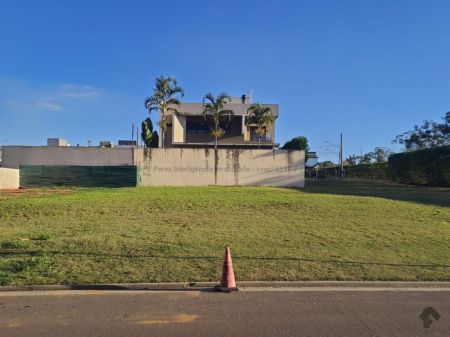 Terreno-Condomínio em Residencial Alphaville II