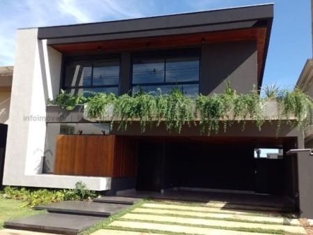 Sobrado-Condomínio em Residencial Alphaville III