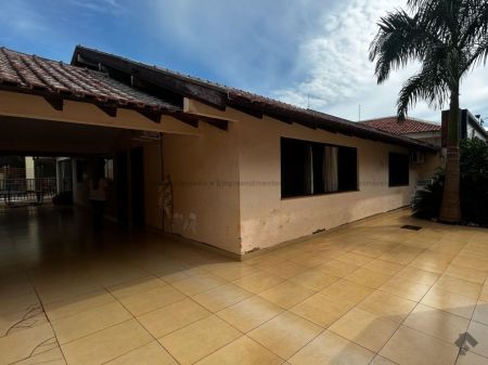 Casa-Térrea em Centro