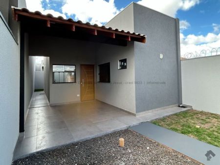 Casa-Térrea em Jardim Itatiaia