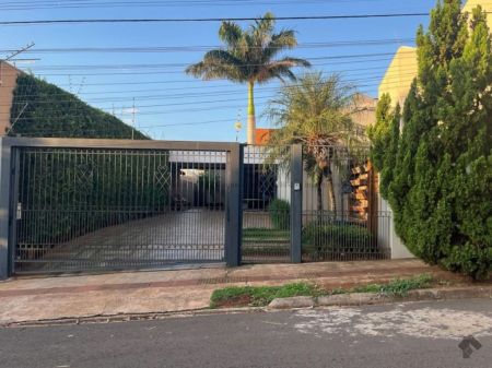 Casa-Térrea em Monte Castelo