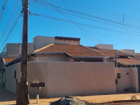 Casa-Térrea em Vila Moreninha I