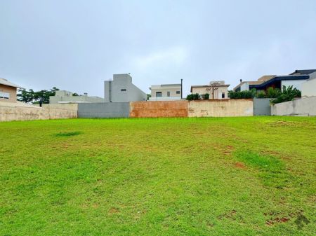 Terreno-Condomínio em Residencial Alphaville II