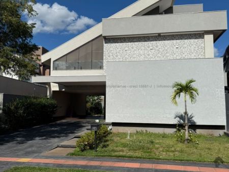 Sobrado-Condomínio em Pq. Residencial Damha III