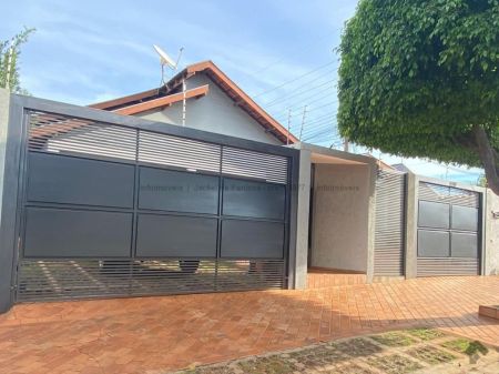 Casa-Térrea em Vila Planalto