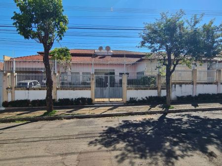 Casa-Térrea em Jardim TV Morena