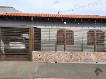 Casa-Térrea em Campo Dourado