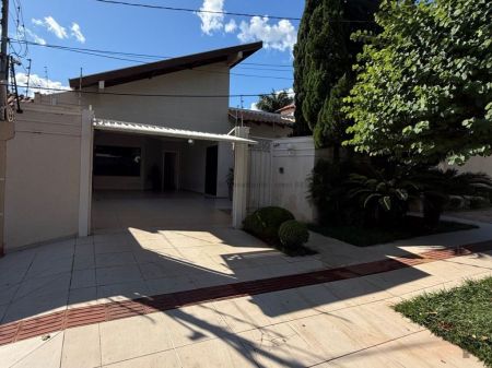 Casa-Térrea em Cruzeiro