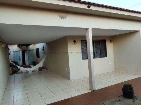 Casa-Térrea em Vila Duque de Caxias