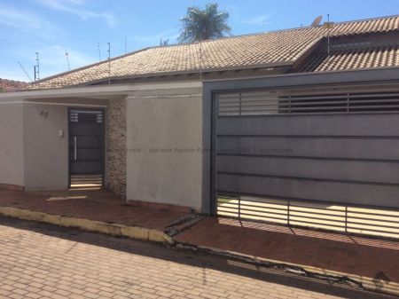 Casa-Térrea-Condomínio em Jardim São Lourenço