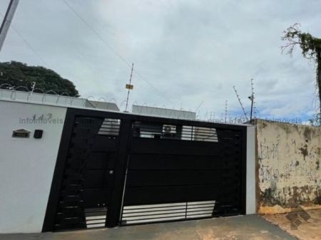 Casa-Térrea em Popular