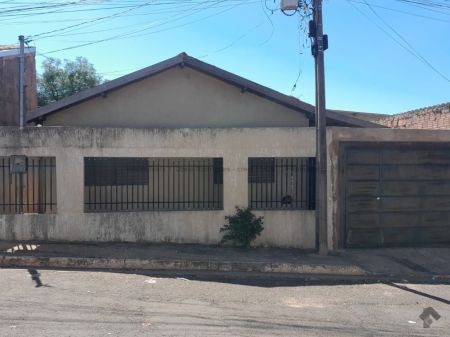 Casa-Térrea em Aero Rancho