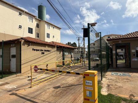 Apartamento em Parque Rita Vieira