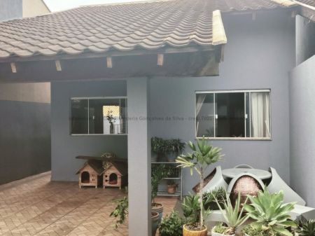 Casa-Térrea em Aero Rancho