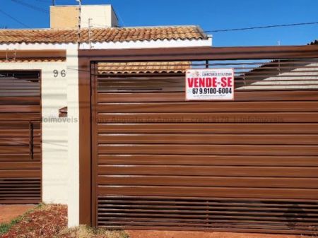 Casa-Térrea em Aero Rancho