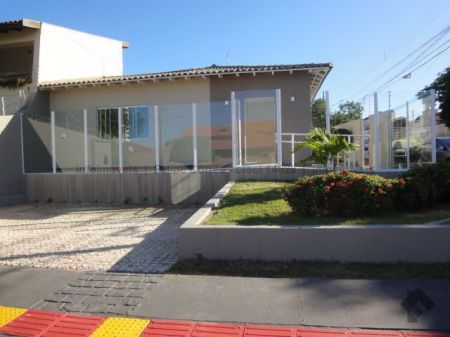 Casa-Térrea em Jardim dos Estados