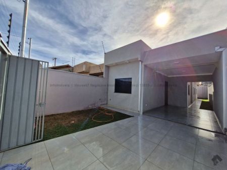 Casa-Térrea em Vila Santa Luzia