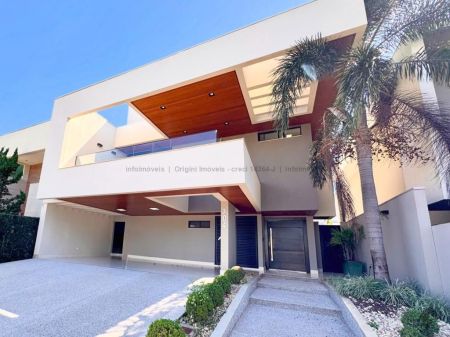 Sobrado-Condomínio em Pq. Residencial Damha III