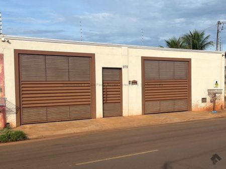 Casa-Térrea em Aero Rancho