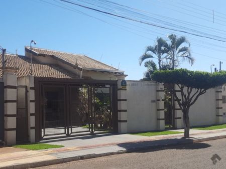 Casa-Térrea em Monte Castelo