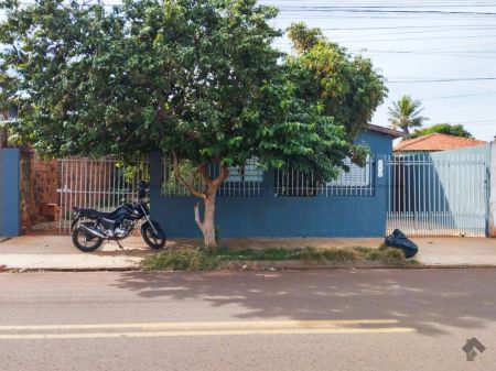 Casa-Térrea em Aero Rancho