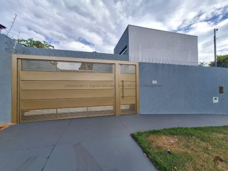 Casa-Térrea em Monte Castelo