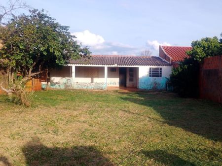 Casa-Térrea em Jardim Morenão