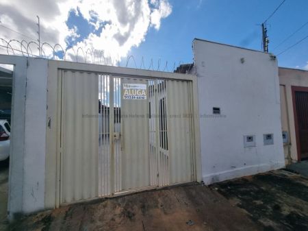 Casa-Térrea em Jardim Jacy
