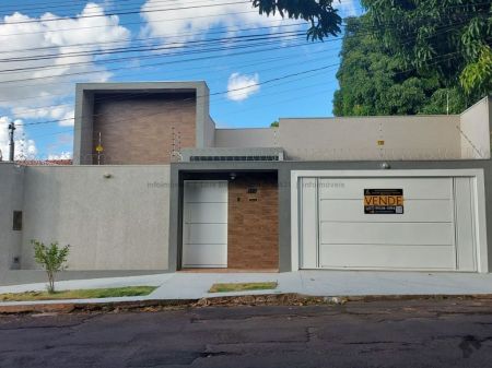 Casa-Térrea em Recanto dos Pássaros