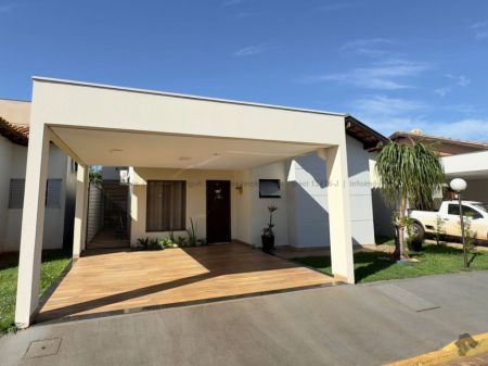 Casa-Térrea-Condomínio em Vila Mary
