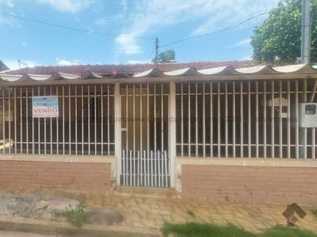 Casa-Térrea em Lar do Trabalhador