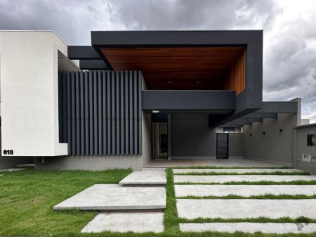 Casa-Térrea-Condomínio em Pq. Residencial Damha III