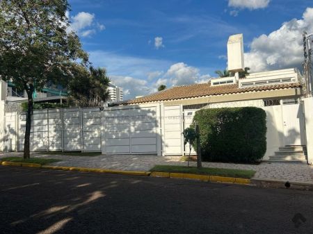 Casa-Térrea em Jardim dos Estados