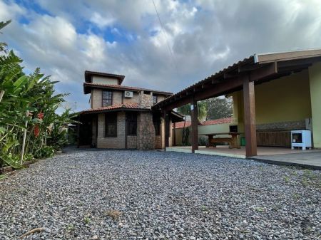 Casa-Térrea em Vila América