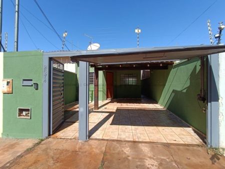 Casa-Térrea em Jardim Aeroporto