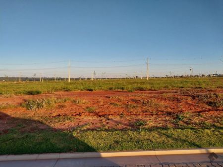Terreno-Condomínio em Terras Alpha