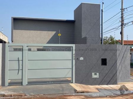 Casa-Térrea em Vila Carvalho