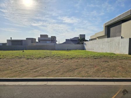 Terreno-Condomínio em Residencial Alphaville II