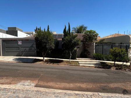Casa-Térrea em Jardim Bela Vista
