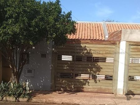 Casa-Térrea em Jardim Pênfigo